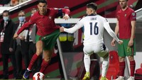 Ronaldo sendiri tak mampu berbuat banyak di laga itu. Striker yang membela Manchester United tersebut kesulitan menebar ancaman ke gawang Serbia lantaran permainan disiplin lawan. (Foto: Armando Franca/AP)