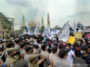Tuntut Kenaikan UMK, Buruh di Majalengka Gelar Aksi Demo