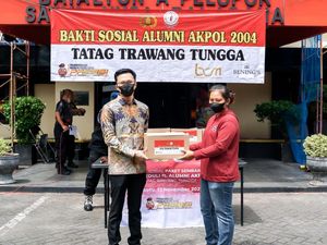 Crazy Rich Jambi dr Oky Pratama Bagi Ribuan Sembako