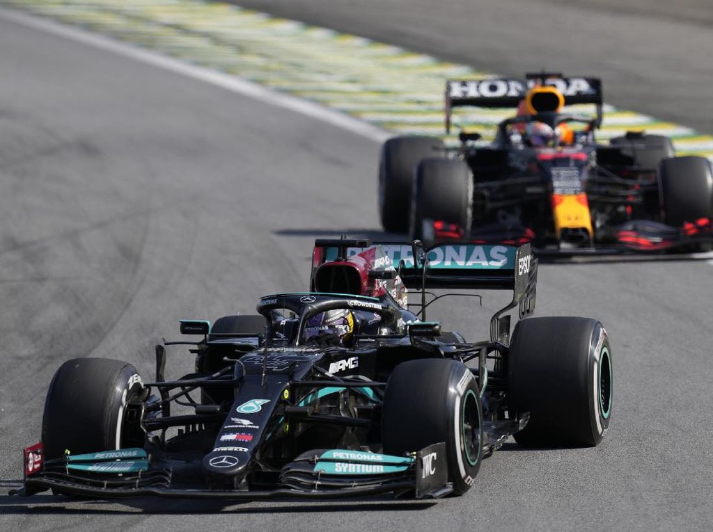 Hasil F1 GP Brasil 2021: Hamilton Menang, Pepet Verstappen Hasil F1 GP Brasil 2021: Hamilton Menang, Pepet Verstappen