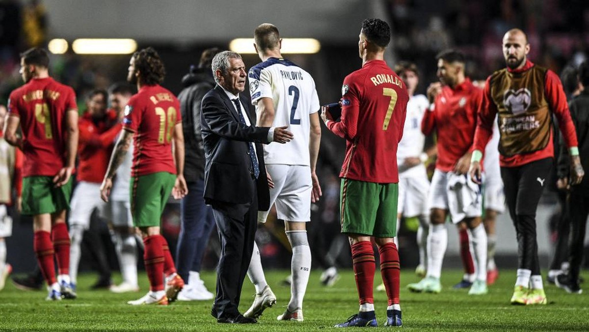 Momen Cristiano Ronaldo marah-marah di lapangan. (Foto: PATRICIA DE MELO MOREIRA/AFP)
