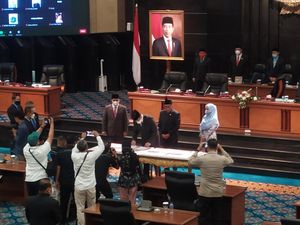 Anies Teken MoU Rancangan APBD 2022 Rp 84,88 Triliun Anies Teken MoU Rancangan APBD 2022 Rp 84,88 Triliun