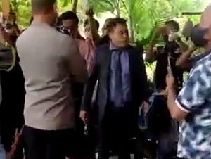 Viral Aksi Pengacara Hamburkan Uang Rp 40 Juta Kini Berakhir Damai