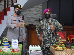 Kejutan HUT ke-76 Marinir dari Polisi Sidoarjo
