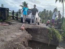Diterjang Arus Banjir, Jembatan di Mamuju Sulbar Rusak