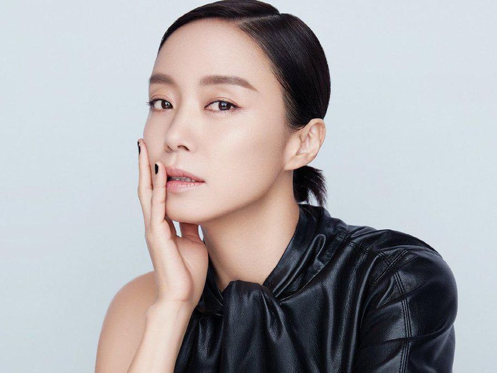 Profil Jeon Do-yeon Pemain Crash Course in Romance yang Dikritik Tua Profil Jeon Do-yeon Pemain Crash Course in Romance yang Dikritik Tua