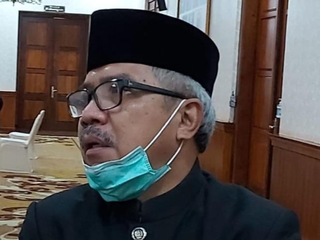 UMP Jatim Tahun 2022 Diusulkan ke Gubernur, Angkanya Naik Rp 22 Ribu UMP Jatim Tahun 2022 Diusulkan ke Gubernur, Angkanya Naik Rp 22 Ribu