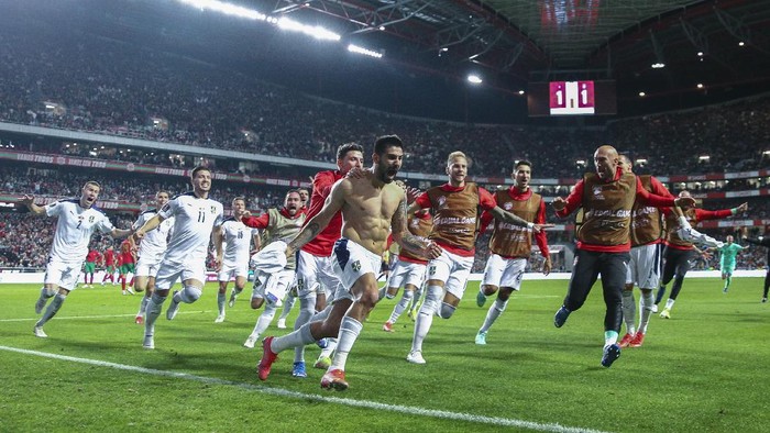 LISBON, PORTUGAL - NOVEMBER 14: Aleksandar Mitrovic of Serbia celebrates scoring Serbia second and wining goal during the 2022 FIFA World Cup Qualifier match between Portugal and Serbia at Estadio Jose Alvalade on November 14, 2021 in Lisbon, Lisboa. (Photo by Carlos Rodrigues/Getty Images)