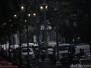 Lampu Taman di Luar Balai Kota Bandung Telah Diperbaiki