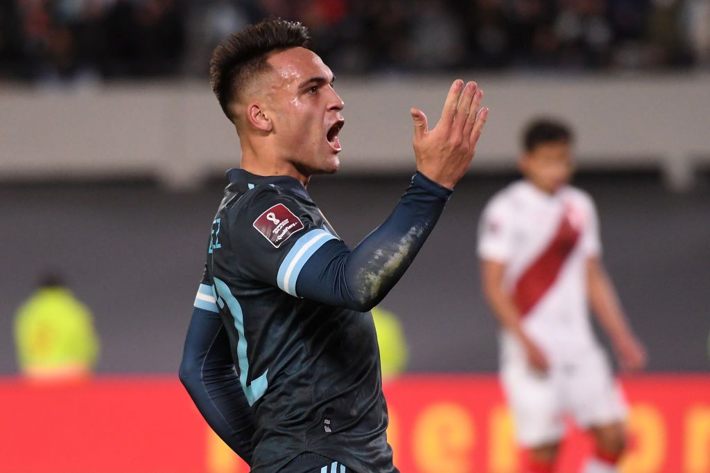 BUENOS AIRES, ARGENTINA - OCTOBER 14: Lautaro Martinez of Argentina celebrates after scoring the first goal of his team during a match between Argentina and Peru as part of South American Qualifiers for Qatar 2022 at Estadio Monumental Antonio Vespucio Liberti on October 14, 2021 in Buenos Aires, Argentina. (Photo by Marcelo Endelli/Getty Images)