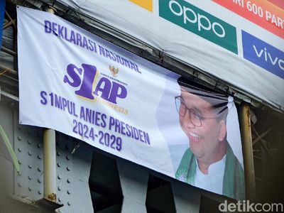 Lihat! Ada Spanduk Dukungan Anies Capres 2024 di JPO Ciputat
