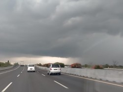 Hati-hati, Surabaya Raya Diprediksi Terjadi Hujan Deras Disertai Angin Kencang