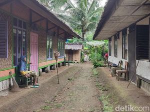Menengok Kampung Adat Kuta Ciamis yang Rumah Warganya Masih Panggung Menengok Kampung Adat Kuta Ciamis yang Rumah Warganya Masih Panggung