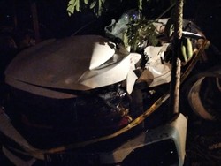 Sebuah Mobil Tertabrak KA Komuter di Pasuruan, Empat Mahasiswa Tewas