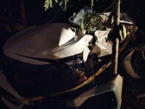 Sebuah Mobil Tertabrak KA Komuter di Pasuruan, Empat Mahasiswa Tewas Sebuah Mobil Tertabrak KA Komuter di Pasuruan, Empat Mahasiswa Tewas