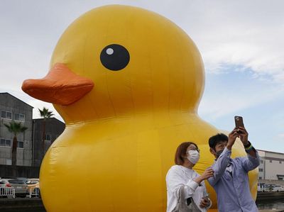 Kwek.. kwek.. Si Bebek Karet Terapung di Osaka