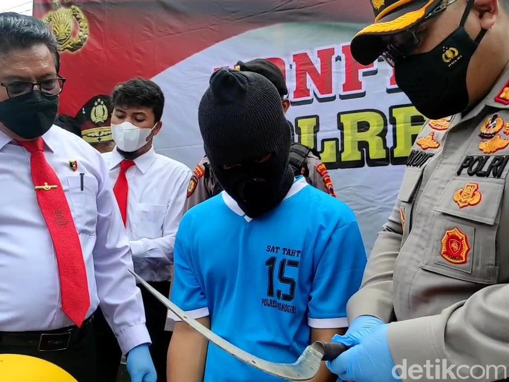 Bikin Konten Seret Celurit Biar Eksis di Medsos, Pemuda Wonogiri Ditangkap! Bikin Konten Seret Celurit Biar Eksis di Medsos, Pemuda Wonogiri Ditangkap!