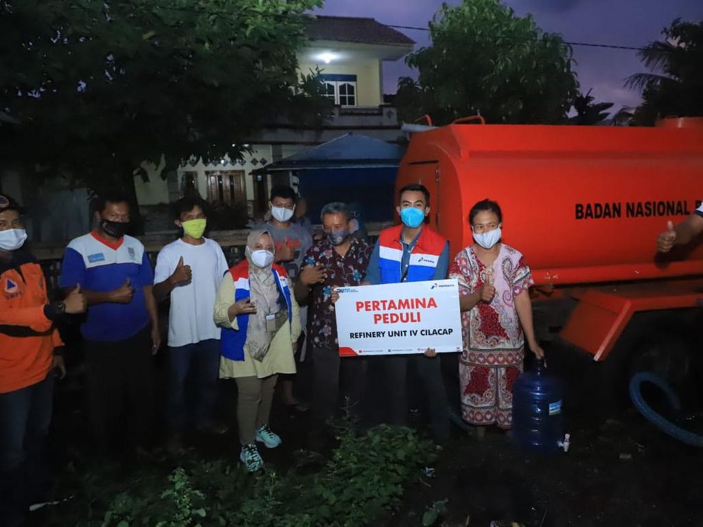 Pertamina Salurkan Bantuan ke Warga di Wilayah Kilang Cilacap