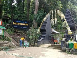 Pasca-Pohon Tumbang Tewaskan 3 Orang, Petirtaan Jolotundo Ditutup Sementara Pasca-Pohon Tumbang Tewaskan 3 Orang, Petirtaan Jolotundo Ditutup Sementara