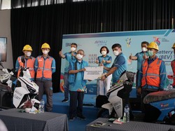 Jangan Heran Lihat Petugas PLN Pakai Motor Ini