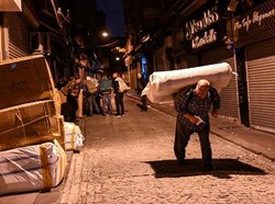 Porter di Pasar Terbesar dan Tertua Turki, Setengah Hercules Setengah Rambo