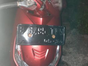 Pria Bergolok Ngamuk dan Rusak Motor Warga di Muara Angke Jakut Pria Bergolok Ngamuk dan Rusak Motor Warga di Muara Angke Jakut