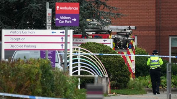 Suasana Rumah Sakit di Liverpool Usai Mobil Meledak