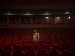 Katanya Ada Loh yang Bercinta di Bioskop, Kondom Bekas Jadi Bukti