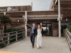 Pasangan Ini Nikah di Gerai Taco Bell Terindah di Dunia, Habiskan Rp 56 Juta!