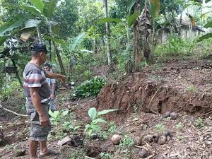 Tanah Gerak Hingga Ambles Satu Meter  Ancam Permukiman di Pesisir Trenggalek