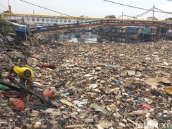 Kali Dadap Tangerang Masih Diselimuti Sampah, Begini Kondisinya Sekarang