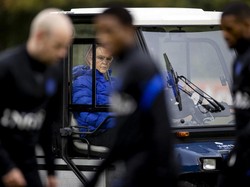 Van Gaal Kecelakaan Sepeda Jelang Laga Penentuan Belanda