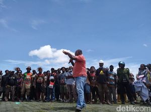 Minta Saham Freeport 4 Persen, Warga 3 Kampung Tembagapura Demo Bupati Minta Saham Freeport 4 Persen, Warga 3 Kampung Tembagapura Demo Bupati