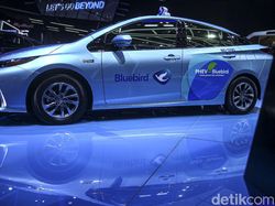 Wus! Toyota Prius PHEV Siap Wara-wiri Jadi Taksi Listrik