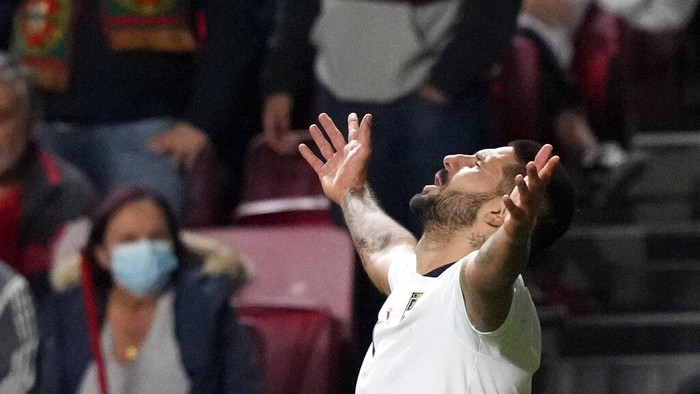 Serbias Aleksandar Mitrovic celebrates after scoring his sides second goal during the World Cup 2022 group A qualifying soccer match between Portugal and Serbia at the Luz stadium in Lisbon, Sunday, Nov 14, 2021. (AP Photo/Armando Franca)