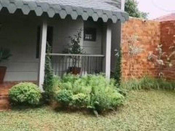 Penampakan Rumah Arya Saloka, Asri Bergaya Farmhouse