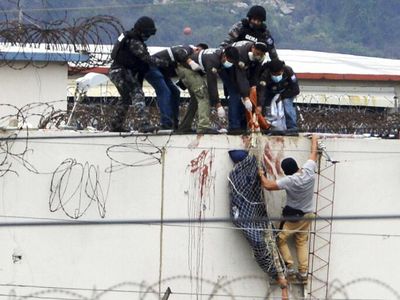 Baku Tembak Geng Narkoba Tewaskan 68 Napi di Penjara Ekuador
