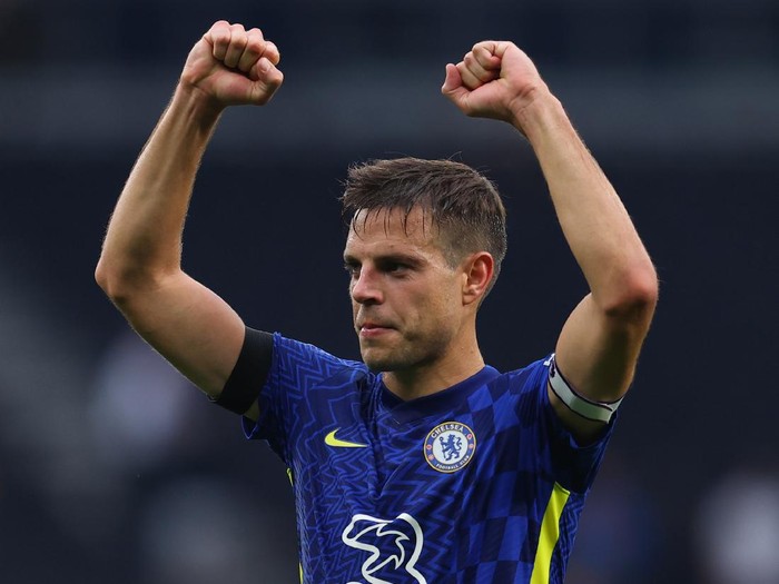 LONDON, ENGLAND - SEPTEMBER 19: Cesar Azpilicueta of Chelsea celebrates following the Premier League match between Tottenham Hotspur and Chelsea at Tottenham Hotspur Stadium on September 19, 2021 in London, England. (Photo by Catherine Ivill/Getty Images)