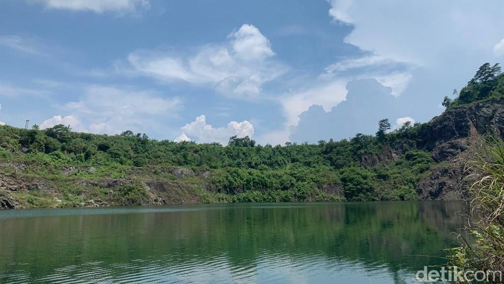 Foto: Danau Bekas Tambang Pasir yang Cantik di Bogor Foto: Danau Bekas Tambang Pasir yang Cantik di Bogor