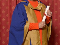 Pendiri LSPR Raih Gelar Doktor Kehormatan dari Coventry University