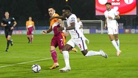 Tiga Singa mencatatkan 22 shoot (13 on target) dan 85 persen penguasaan bola, sementara tim tuan rumah hanya mampu melakukan 2 tembakan saja (1 on target). AP Photo/Antonio Calanni.