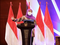 Pesan Khofifah di Hari Guru Nasional: Inovatif dan Manfaatkan Teknologi Saat Pandemi