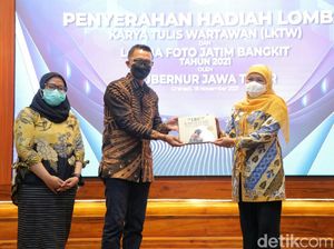 Fotografer Senior Surabaya Luncurkan Buku Potret Ibu