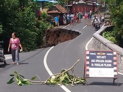 Kesaksian Warga soal Jalan Amblas di Gianyar Bali