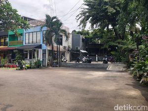Kafe di Kemang Utara Berdiri di Atas Saluran Air, Begini Kondisinya