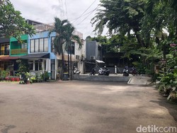 Kafe di Kemang Utara Berdiri di Atas Saluran Air, Begini Kondisinya