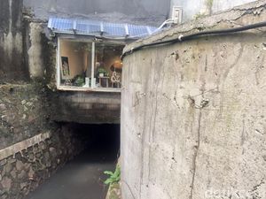 4 Fakta Geger Kafe di Atas Saluran Air di Kemang Utara