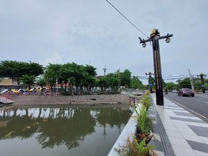 Sosok Perempuan Berpakaian Jawa dan Bersanggul Dipercaya Jaga Kalimas Surabaya