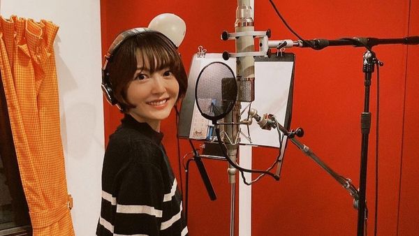 Foto-foto Kana Hanazawa, Pengisi Suara Anime Paling Populer di Jepang
