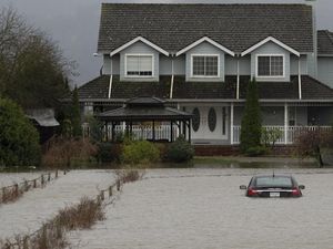 Hujan Deras Picu Banjir-Longsor di Kanada, Ratusan Pengendara Terjebak